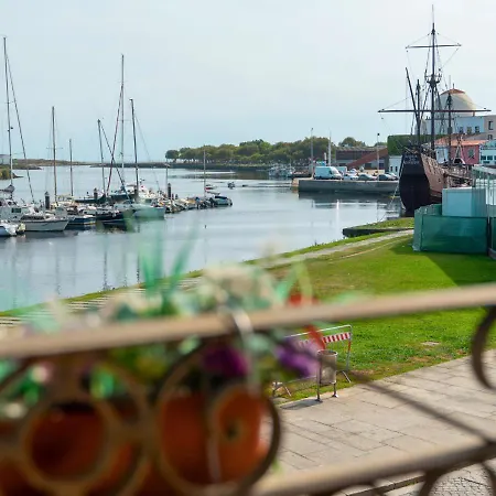 Naval & Bistro