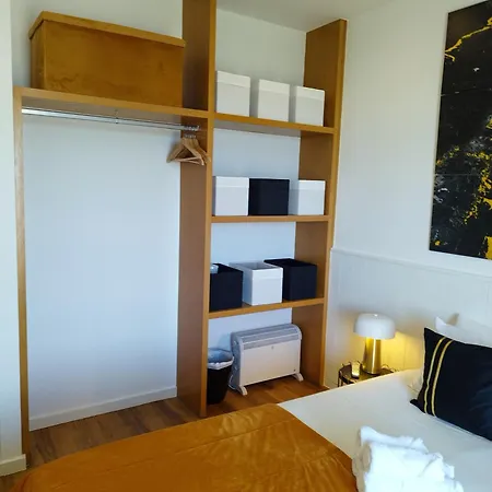 ゲストハウス Naval ヴィラ・ド・コンデ