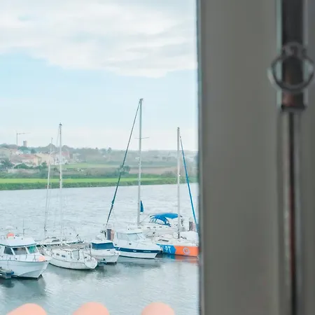 ゲストハウス Naval ヴィラ・ド・コンデ