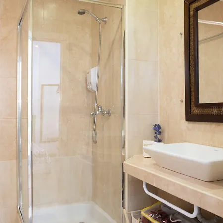 ゲストハウス Naval ヴィラ・ド・コンデ